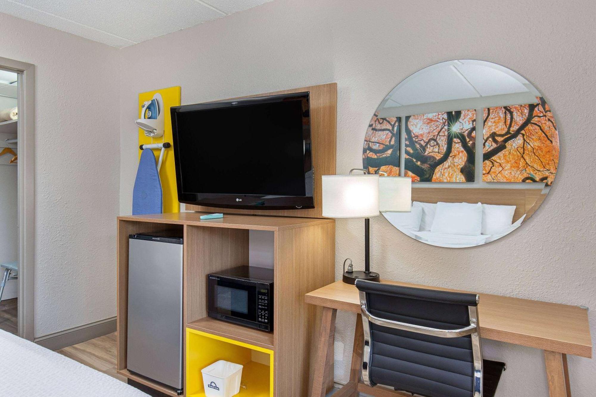 Days Inn By Wyndham Knoxville North Powell Exteriör bild